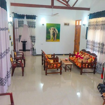 Rodrigo'S Villa & Restaurant نيجومبو المظهر الخارجي الصورة