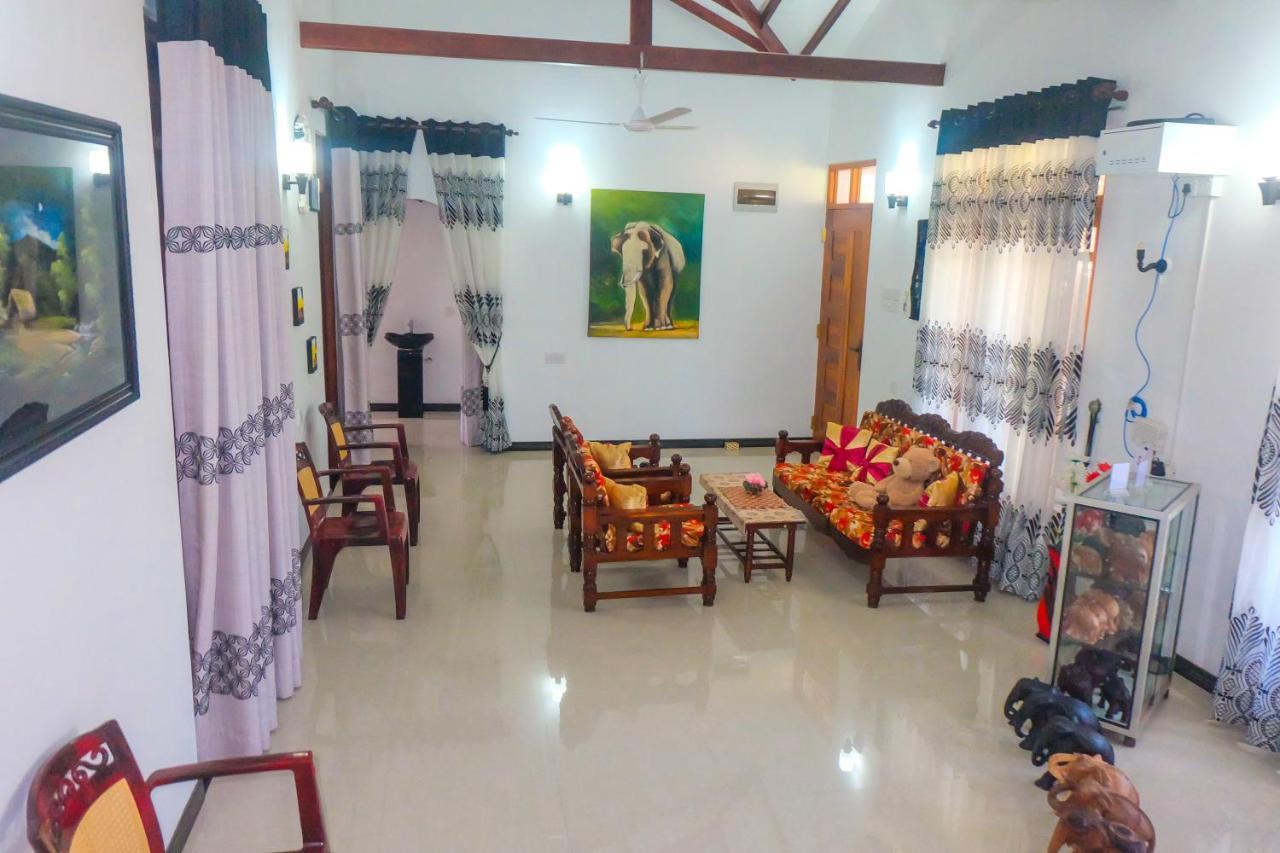 Rodrigo'S Villa & Restaurant نيجومبو المظهر الخارجي الصورة