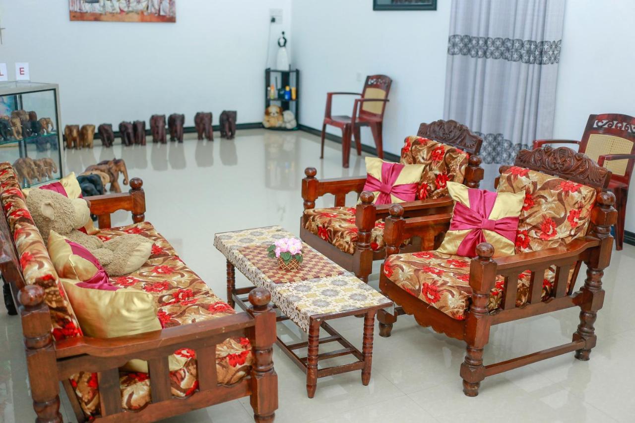 Rodrigo'S Villa & Restaurant نيجومبو المظهر الخارجي الصورة