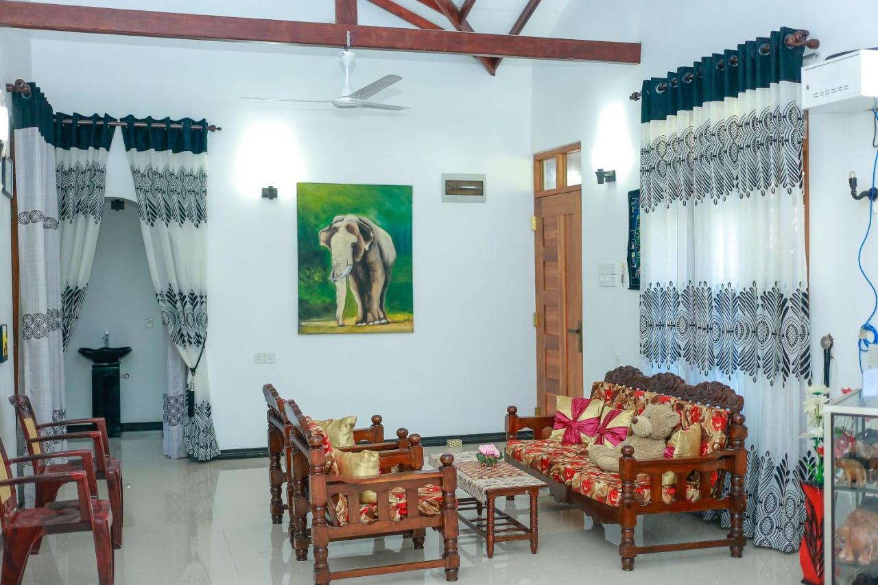 Rodrigo'S Villa & Restaurant نيجومبو المظهر الخارجي الصورة